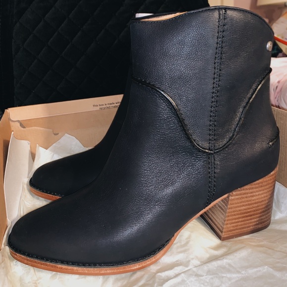 UGG Leather Annie Ankle Boot - Picture 4 of 8